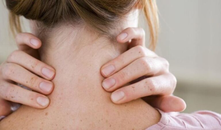 Bosse de bison chez la femme : Quelles sont les causes